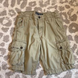 Men’s AE cargo shorts. Sz 29. All buttons intact. Great condition!